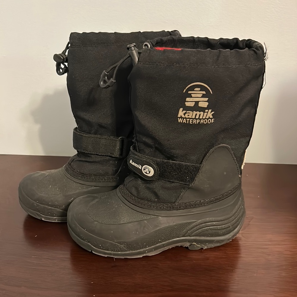 Kids Kamik winter boots size 1